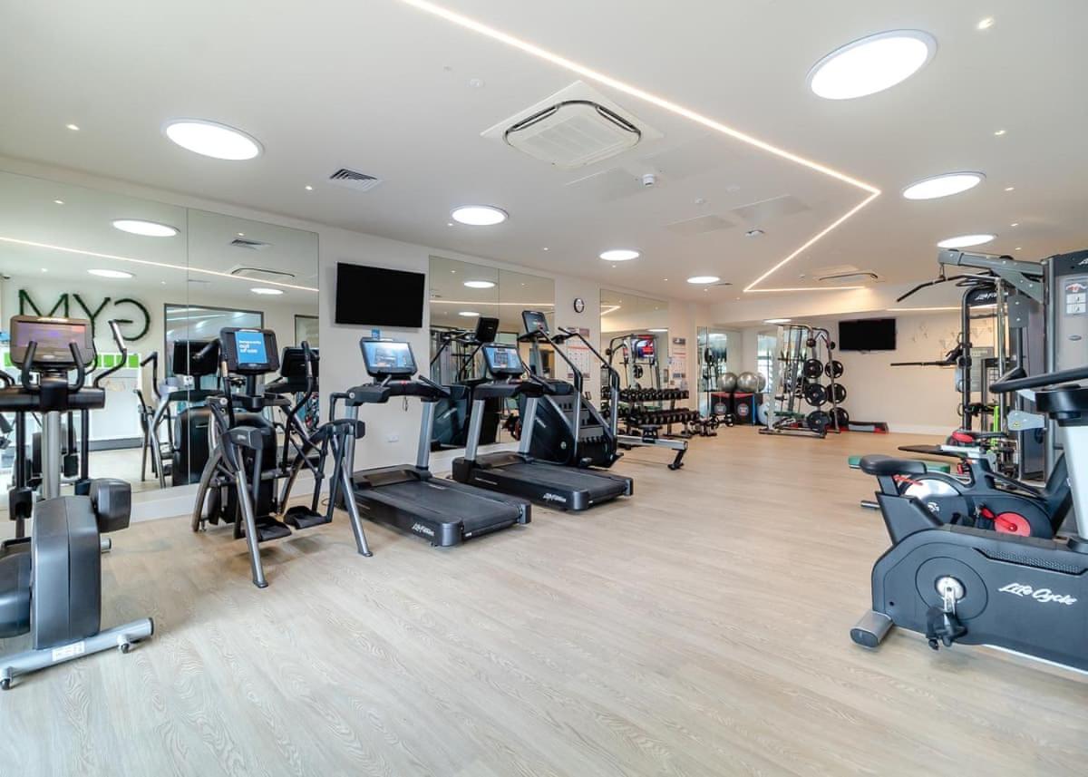 Norfolk Woods Resort And Spa Narborough  ภายนอก รูปภาพ