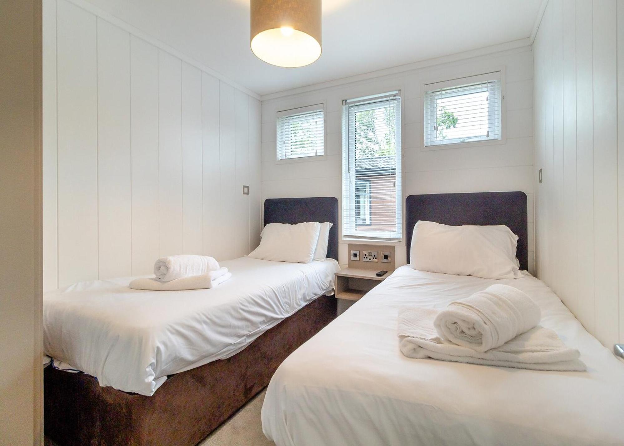 Norfolk Woods Resort And Spa Narborough  ภายนอก รูปภาพ