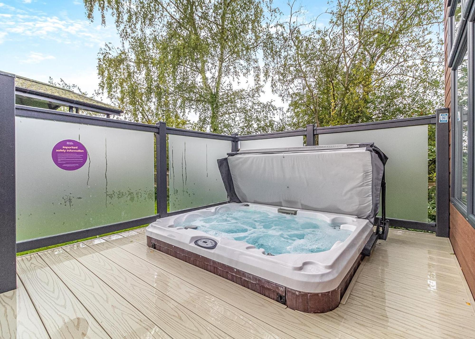 Norfolk Woods Resort And Spa Narborough  ภายนอก รูปภาพ